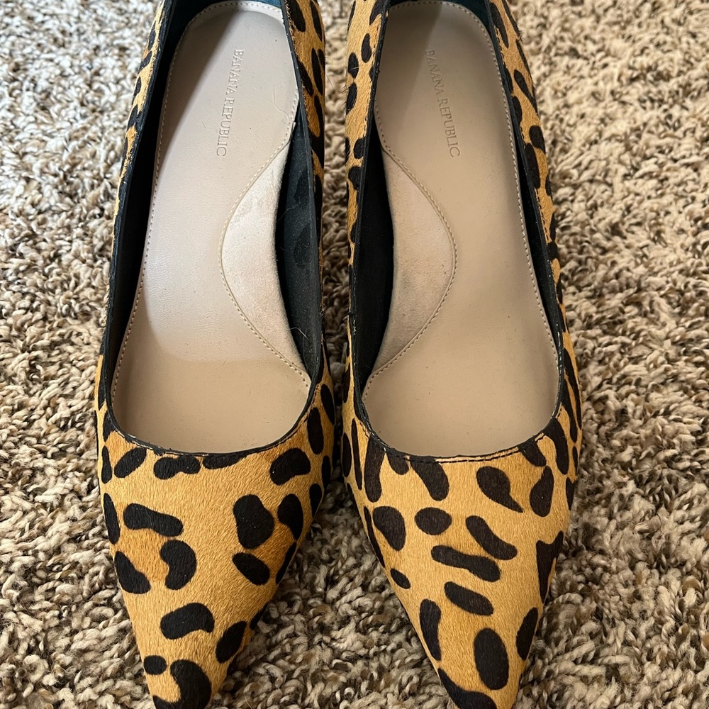 New/Never worn Banana Republic Arden Heels